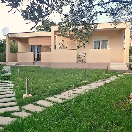 Apartment Lea - Only Few Steps From The Beach Starigrad Paklenica