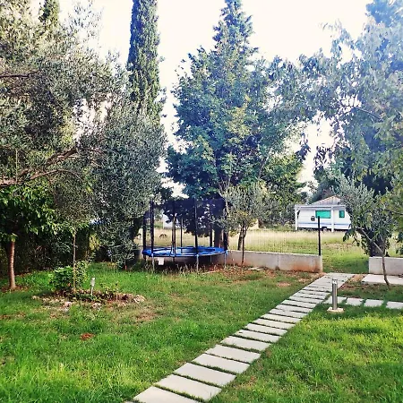 Lea - Only Few Steps From The Beach Starigrad Paklenica