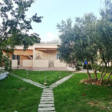Lea - Only Few Steps From The Beach * Starigrad Paklenica